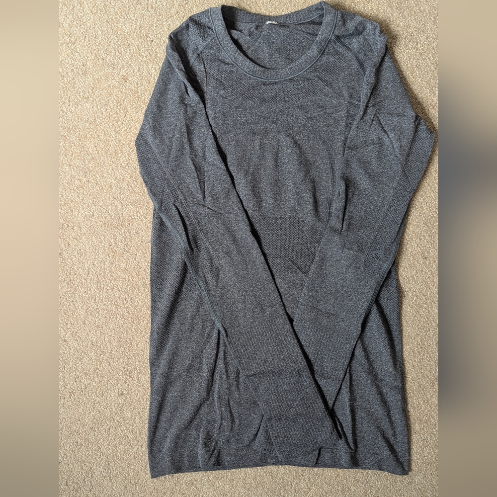 Lululemon Gray Long Sleeve T-Shirt size 6